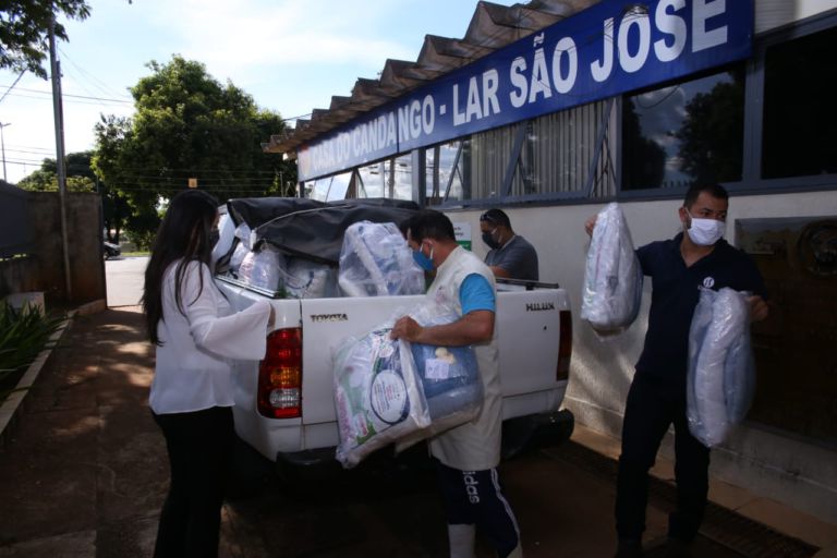 GDF entrega 130 kits de cama para idosos de instituições sociais