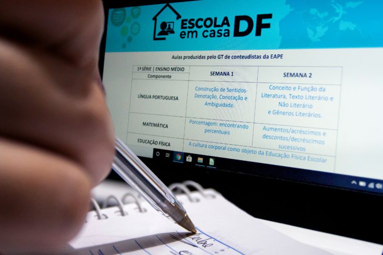 Aulas da rede pública voltam dia 29 e DF tem um dos maiores programas de ensino mediado do país