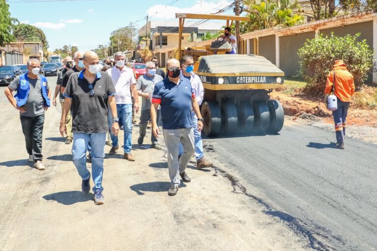 Ibaneis Rocha visita obras em Vicente Pires