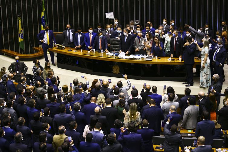 Eleição para mesa diretora da Câmara é adiada para quarta-feira