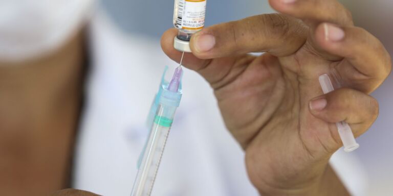 DF bate marco de 1 milhão de doses de reforço aplicadas