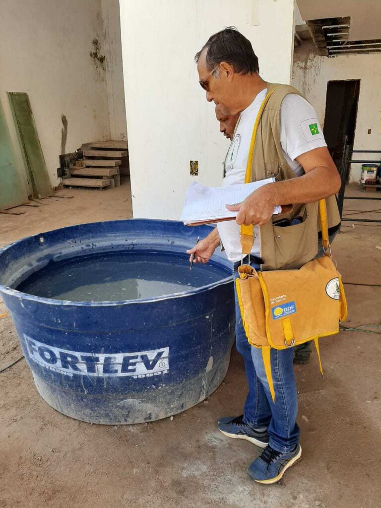 No combate ao Aedes aegypti, agentes visitam 550 imóveis em Arniqueira