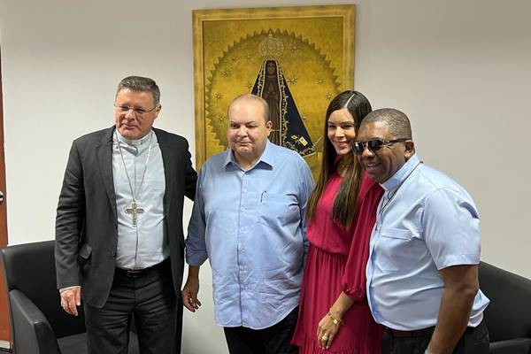 Em visita ao arcebispo de Brasília, Ibaneis comenta sobre regularização de igrejas