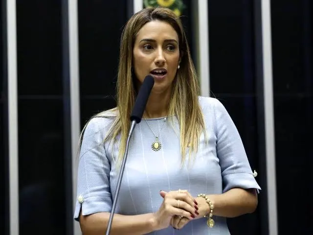 Flavia Arruda fala de seu trabalho pela capital em entrevista