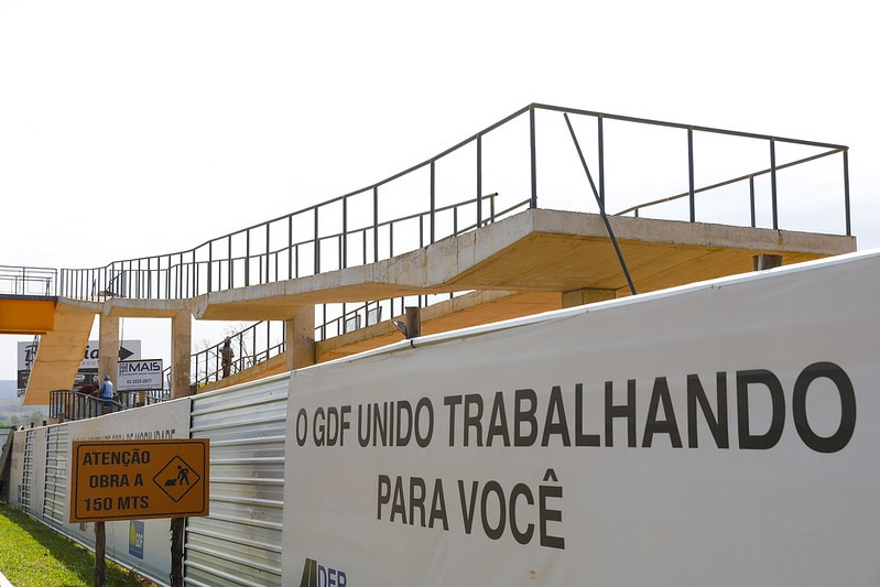 Passarela Da Água Mineral Em Fase Final De Construção Df Post 