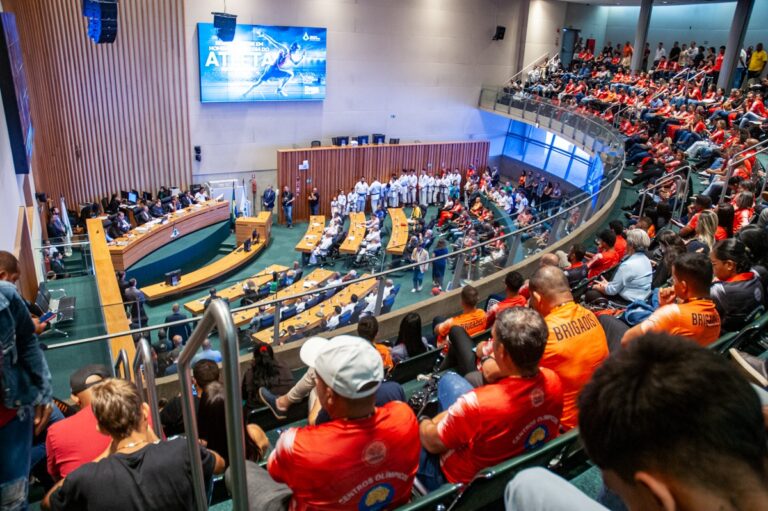 Dia do Atleta é celebrado com sessão solene na Câmara Legislativa do DF