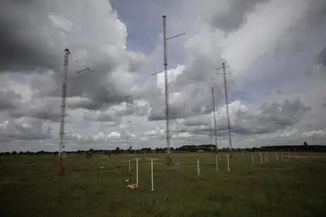Brasília (DF) 29/02/2024 – O Parque do Rodeador, que é o complexo de transmissão em ondas curtas da Rádio Nacional da Amazônia, celebra 50 anos em março deste ano. Para marcar a data, a Sociedade Brasileira de Estudos Interdisciplinares da Comunicação (Intercom) e a Empresa Brasil de Comunicação (EBC) vão promover duas lives para contar um pouco da história de um dos maiores parques transmissores de rádio da América Latina, em ondas médias e curtas.
Foto: Joédson Alves/Agência Brasil