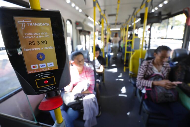 Mais de mil ônibus no DF já aceitam pagamento com cartões de crédito e débito