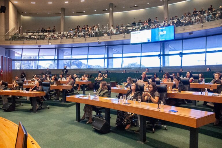 Câmara Legislativa debate violência contra meninas e mulheres na internet