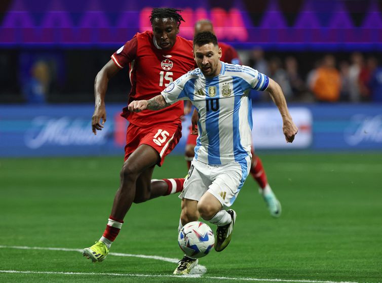 Soccer Football - Copa America 2024 - Group A - Argentina v Canada - Mercedes-Benz Stadium, Atlanta, Georgia, United States - June 20, 2024 Argentina's Lionel Messi in action with Canada's Moise Bombito REUTERS/Agustin Marcarian