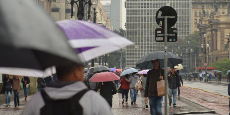 Domingo de Enem tem previsão de chuva em várias partes do país 