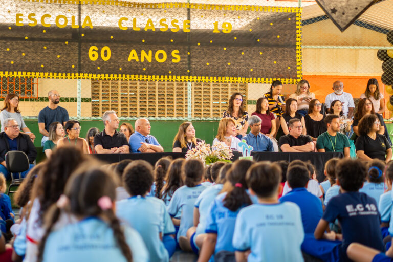 CEF 19 comemora 60 anos e celebra liderança no Ideb