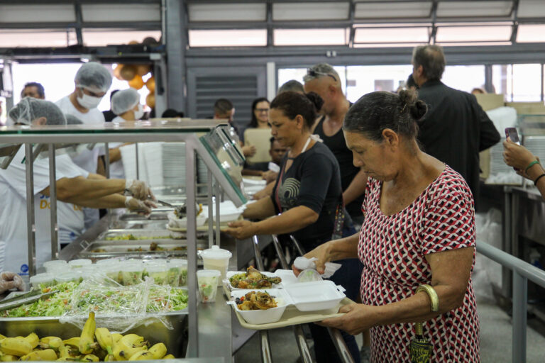 Mais quatro restaurantes comunitários passarão a oferecer café da manhã, almoço e jantar