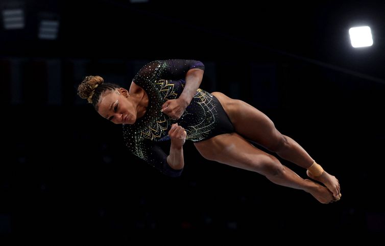 Rebeca Andrade no salto em Paris
 28/7/2024   REUTERS/Amanda Perobelli