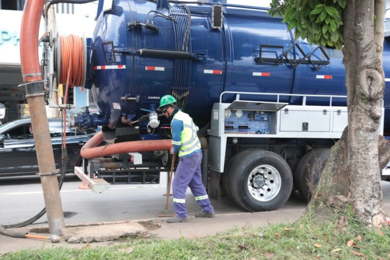 Equipes da Novacap intensificam operações para desobstruir bocas de lobo no DF