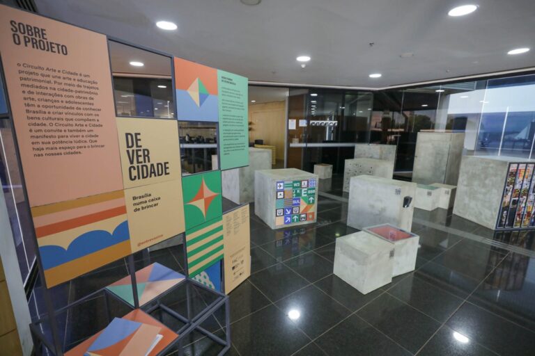 Estudantes do DF descobrem uma nova perspectiva de Brasília em exposição interativa