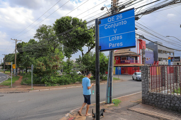 Placas de endereçamento do Guará recebem renovação com investimento de R$ 3 milhões