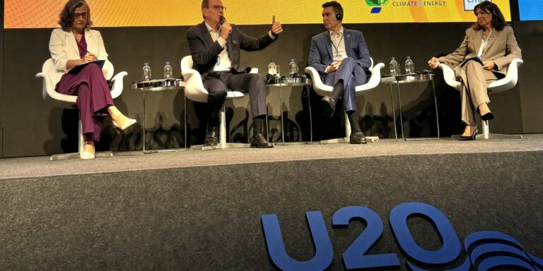 Prefeitos do G20 pedem investimento de US$ 800 bi em ações climáticas