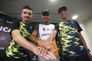 São Paulo (SP), 31/12/2024 - Coletiva com os atletas da 99a Corrida de São Silvestre em São  Paulo. ESq/dir Ederson Vilela, Fabio de Jesus Correia e Johnatas de Oliveira Cruz.Foto: Paulo Pinto/Agência Brasil