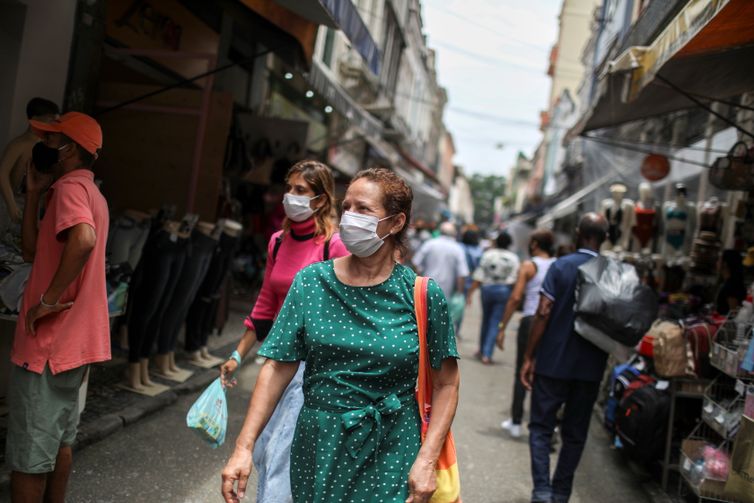 Reuters/Pilar Olivares/Direitos Reservados Lojas no comércio popular da Saara