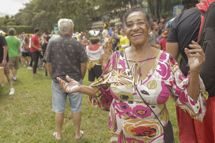 Brasília (DF), 01/03/2025 - Personagem Rute Silva - Bloco de carnaval, Vai quem fica, nas ruas de Brasília.
Foto: Joédson Alves/Agência Brasil