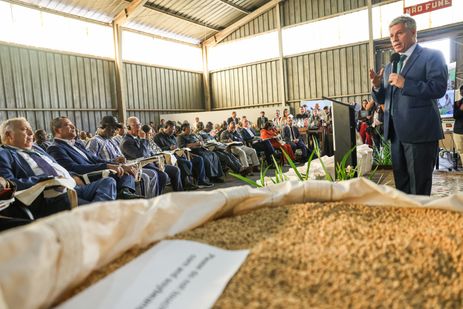 Brasília (DF), 20/05/2025 - Ministro do desenvolvimento agrário, Paulo Teixeira, participa do 2º Diálogo Brasil-África sobre Segurança Alimentar, Combate à fome e desenvolvimento rural
Os objetivos do evento incluem o compartilhamento de experiências em produção agropecuária e aquícola, a troca de conhecimentos e tecnologias, o debate sobre o papel de políticas públicas eficazes, a discussão sobre pesquisa e inovação, e a valorização da agricultura familiar e da sustentabilidade. 
Foto: Jose Cruz/Agência Brasil
