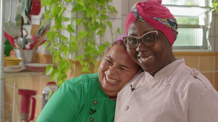 Rio de Janeiro (RJ), 08/05/2025 - Xodó de Cozinha, da TV Brasil, mostra como preparar receitas com batata-doce
Apresentadora Regina Tchelly recebe a chef Rosana Beatriz no programa da emissora pública. Foto: TV Brasil/Divulgação