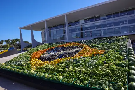 Brasília (DF) 30/06/2025 O presidente Luiz Inácio Lula da Silva, acompanhado dos ministros do Desenvolvimento, Indústria, Comércio e Serviços, Geraldo Alckmin, da Fazenda, Fernando Haddad e da Agricultura Familiar, Paulo Teixeira,  participa da cerimônia de lançamento do Plano Safra da Agricultura Familiar 2025/2026. Foto: Fabio Rodrigues-Pozzebom/ Agência Brasil