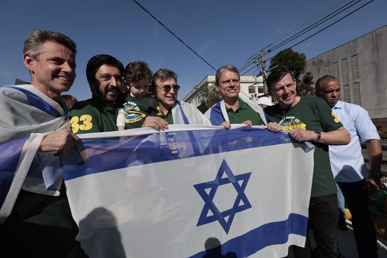 São Paulo (SP), 19/06/2025. 33ª Edição da Marcha para Jesus,  que vai percorrer a zona norte da cidade saindo do Metrô Luz e seguindo em direção à Praça Heróis da Força Expedicionária Brasileira, próxima ao Campo de Marte. Governador Tarcisio de Freitas e o prefeito Ricardo Nunes participam da marcha . Foto: Paulo Pinto/Agência Brasil