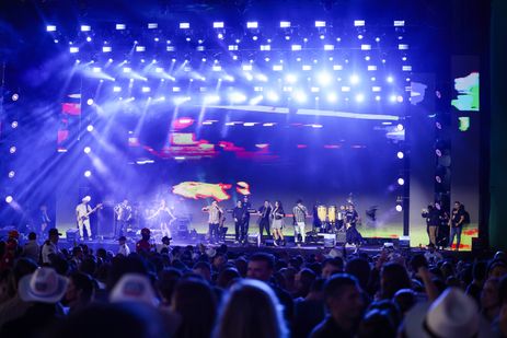 Campina Grande (PB), 15/06/2025 – A banda Cavalo de Pau durante apresentação no palco principal da festa de São João, no Parque do Povo, em Campina Grande. Tomaz Silva/Agência Brasil