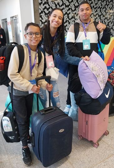 Brasília (DF), 18/06/2025 -A estudante de Análise e Desenvolvimento de Sistemas, Gabriela Silva, de 21 anos, acompanhada dos adolescentes Hugo e Arthur, participam do Campus Party. Foto: Daniella Almeida/Agência Brasil