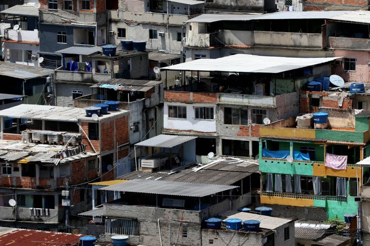 Tânia Rêgo/Agência Brasil Rio de Janeiro (RJ), 22/02/2023 - Aglomerado de casas das favelas do Complexo do Alemão, zona norte da cidade. Foto: Tânia Rêgo/Agência Brasil
