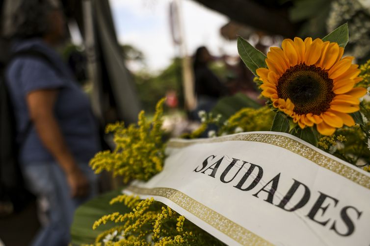 Brasília (DF), 02/11/2024 - Movimentação do Dia de Finados no cemitério Campo da Esperança. Foto: Marcelo Camargo/Agência Brasil