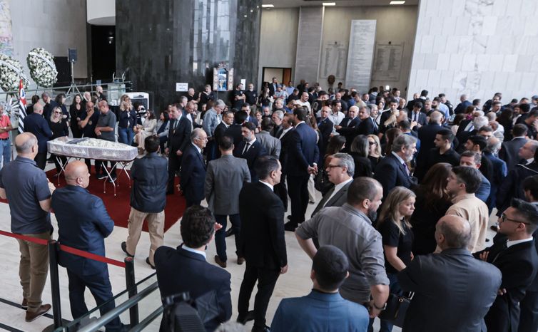 São Paulo (SP), 16/09/2025 - Corpo do ex-delegado Ruy Ferraz é velado no Hall Monumental do Palácio 9 de Julho , Assembleia Legislativa de São Paulo. 
Foto: Paulo Pinto/Agência Brasil
