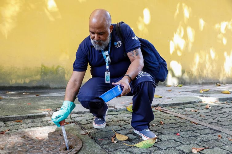 Rio de Janeiro - Dia D contra a dengue no Rio tem campanha educativa e vacinação. Foto: Edu Kapps/SMS