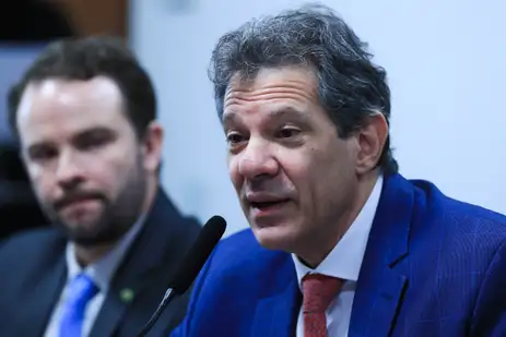 Lula Marques/ Agência Braasil. Brasília - 14/10/2025 -O ministro da Fazenda, Fernando Haddad, participa de audiência pública na Comissão de Assuntos Econômicos (CAE) do Senado. Em debate, o projeto de lei (PL 1.087/2025) do governo que isenta do Imposto de Renda quem ganha até R$ 5 mil. Foto: Lula Marques/ Agência Brasil.