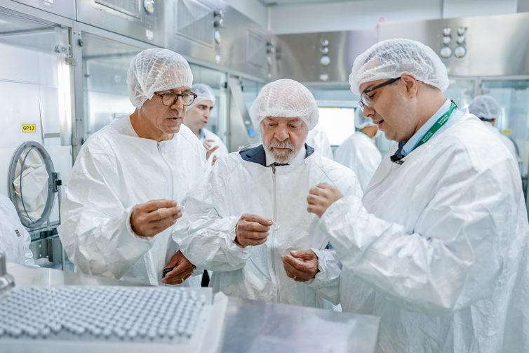 09.02.2026 - Presidente da República, Luiz Inácio Lula da Silva, durante visita ao Centro de Produção de Vacina contra a Dengue (PVD) do Instituto Butantan. São Paulo (SP) - Brasil

Foto: Ricardo Stuckert / PR