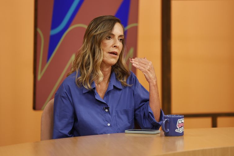 Fernando Frazão/Agência Brasil Rio de Janeiro (RJ), 05/03/2026 – A professora Tatiana Sampaio fala sobre as pesquisas com a polilaminina, substância em testes para o tratamento de lesões medulares, no programa Sem Censura, da TV Brasil. Foto: Fernando Frazão/Agência Brasil