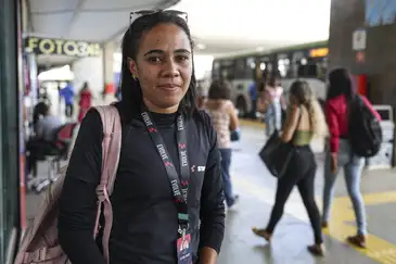Marcelo Camargo/Agência Brasil Brasília (DF), 05/03/2026 - A auxiliar de serviços gerais Tiffane Raany dá entrevista à Agência Brasil sobre o impacto da escala de trabalho 6x1. Foto: Marcelo Camargo/Agência Brasil