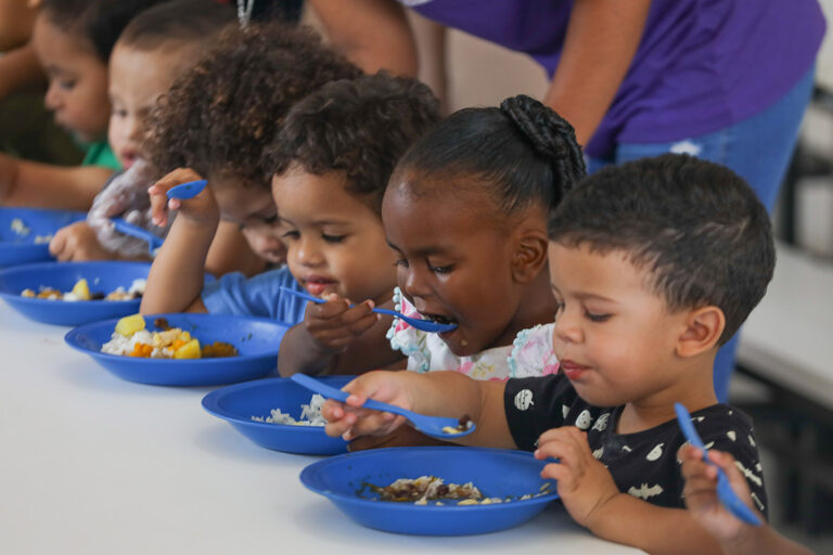 DF leva crianças a rotina de 10 horas nas creches e se destaca no cenário nacional