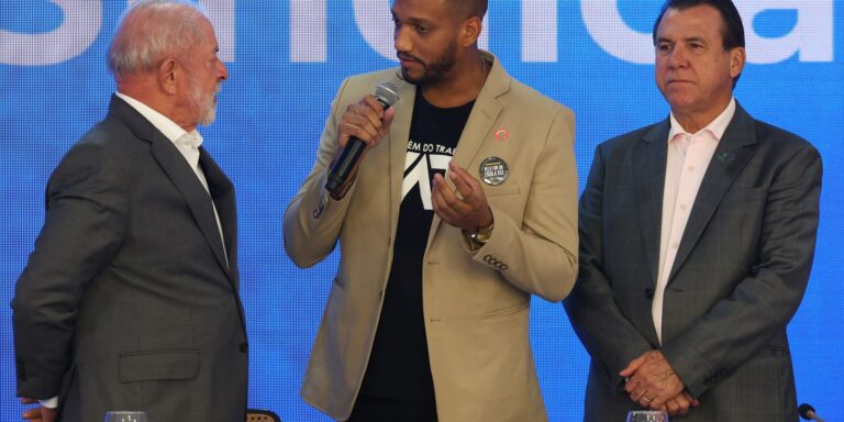 Lula pede mobilização a centrais sindicais para fim da escala 6×1