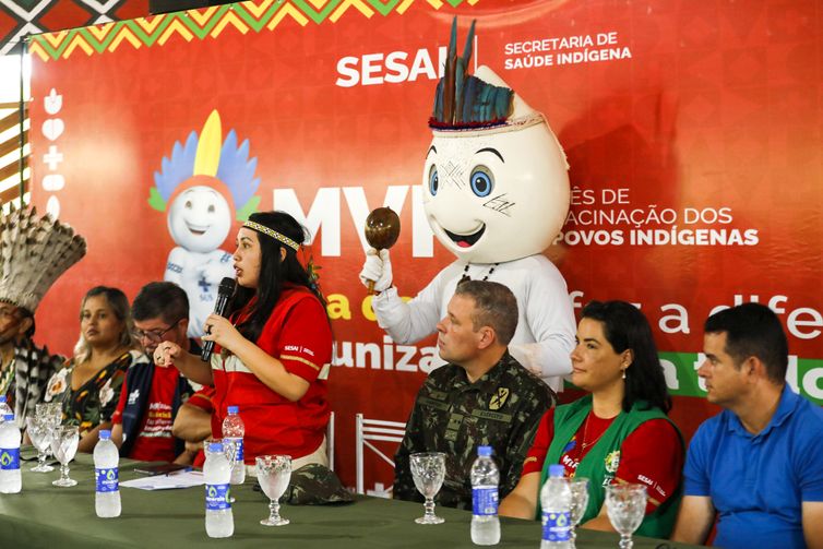 Mâncio Lima (AC), 13/04/2026 - O Ministério da Saúde, por meio da Secretaria de Saúde Indígena (SESAI), anunciou o Mês de Vacinação dos Povos Indígenas (MVPI) para 2026. A iniciativa foi anunciada pela secretária Lucinha Tremembé nesta manhã, na aldeia Barão do Rio Branco. A campanha busca ampliar o acesso à imunização em territórios indígenas, especialmente em áreas de difícil acesso. O MVPI contará com mais de 2,5 mil trabalhadores mobilizados para ampliar a imunização nos 34 DSEI do país. Foto: Fábio Maciel/MS