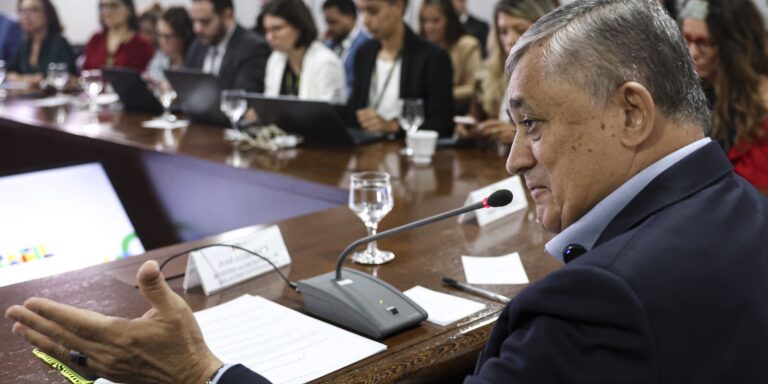 Governo rejeita desoneração para compensar redução de jornada