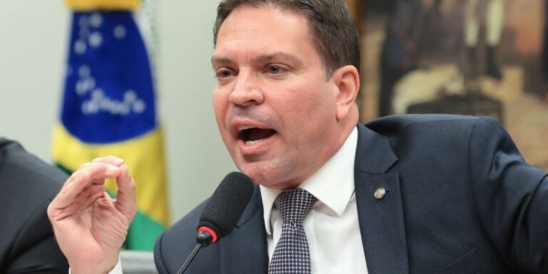 Prisão de Ramagem é fruto da cooperação entre Brasil e EUA, diz PF