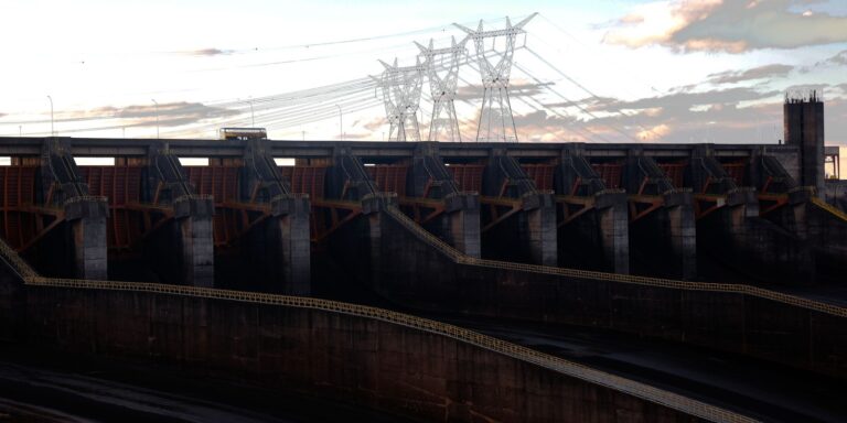 Diretor brasileiro de Itaipu garante tarifa reduzida em 2027